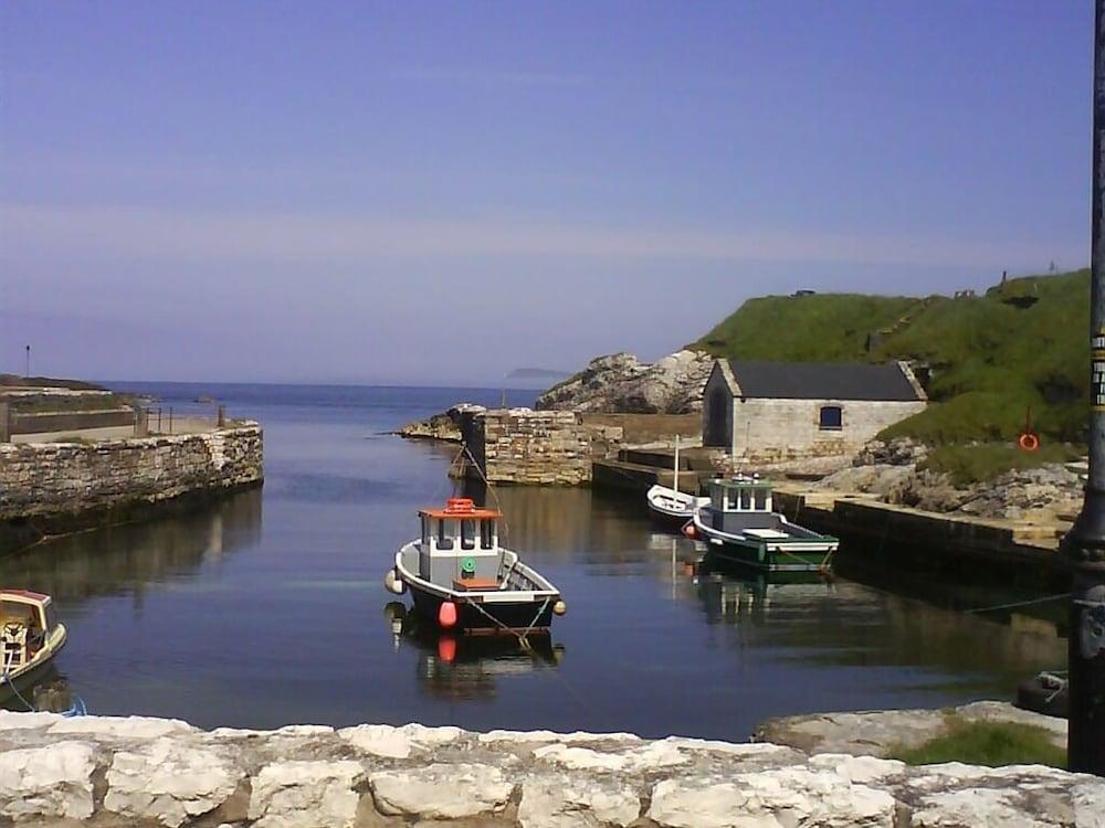 Causeway Tavern Bed & Breakfast Bushmills Exteriör bild